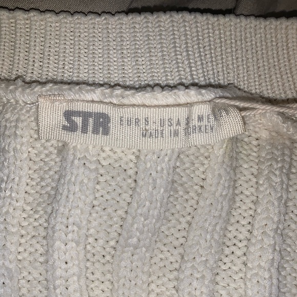 Cream sweater vest - Picture 3 of 3